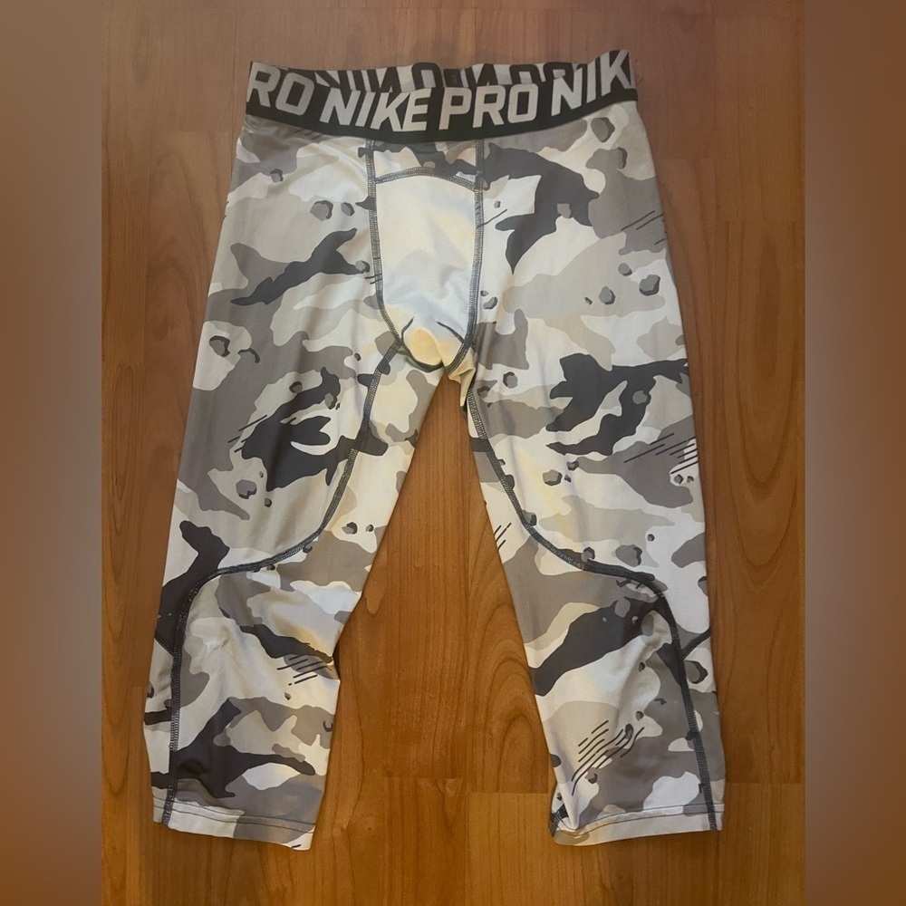 Nike Pro Fit Crop under-layer large - runs small